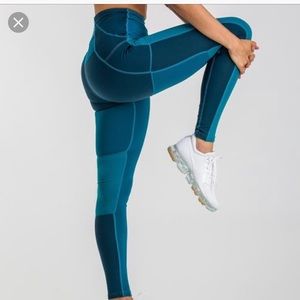 Selling gymshark to all block leggings